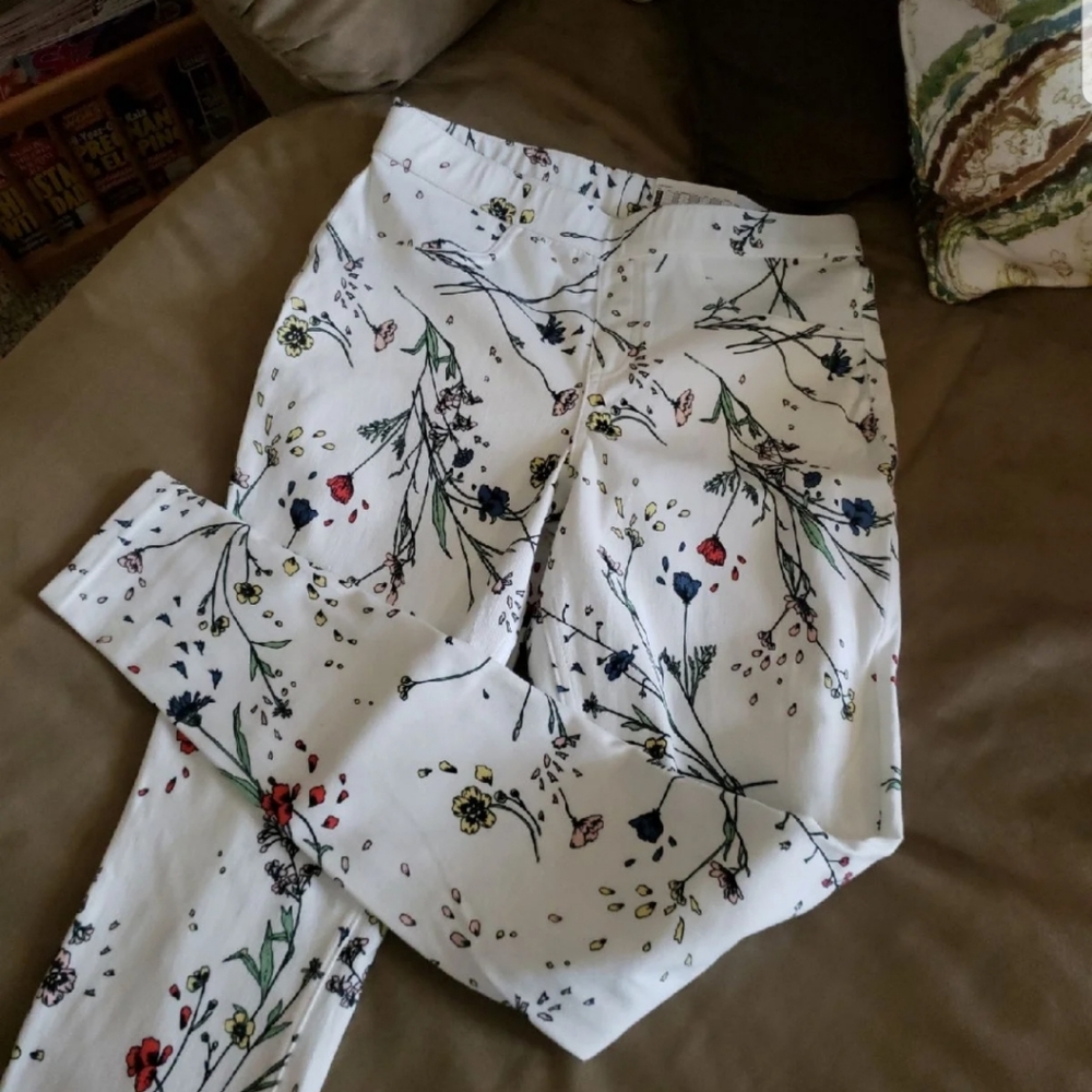 Hue white floral leggings Size Medium